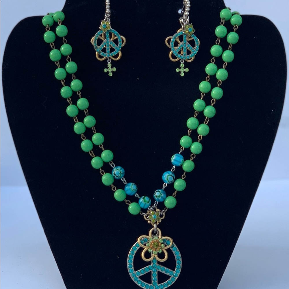 Jewelry- 1 necklace, 2 different earrings